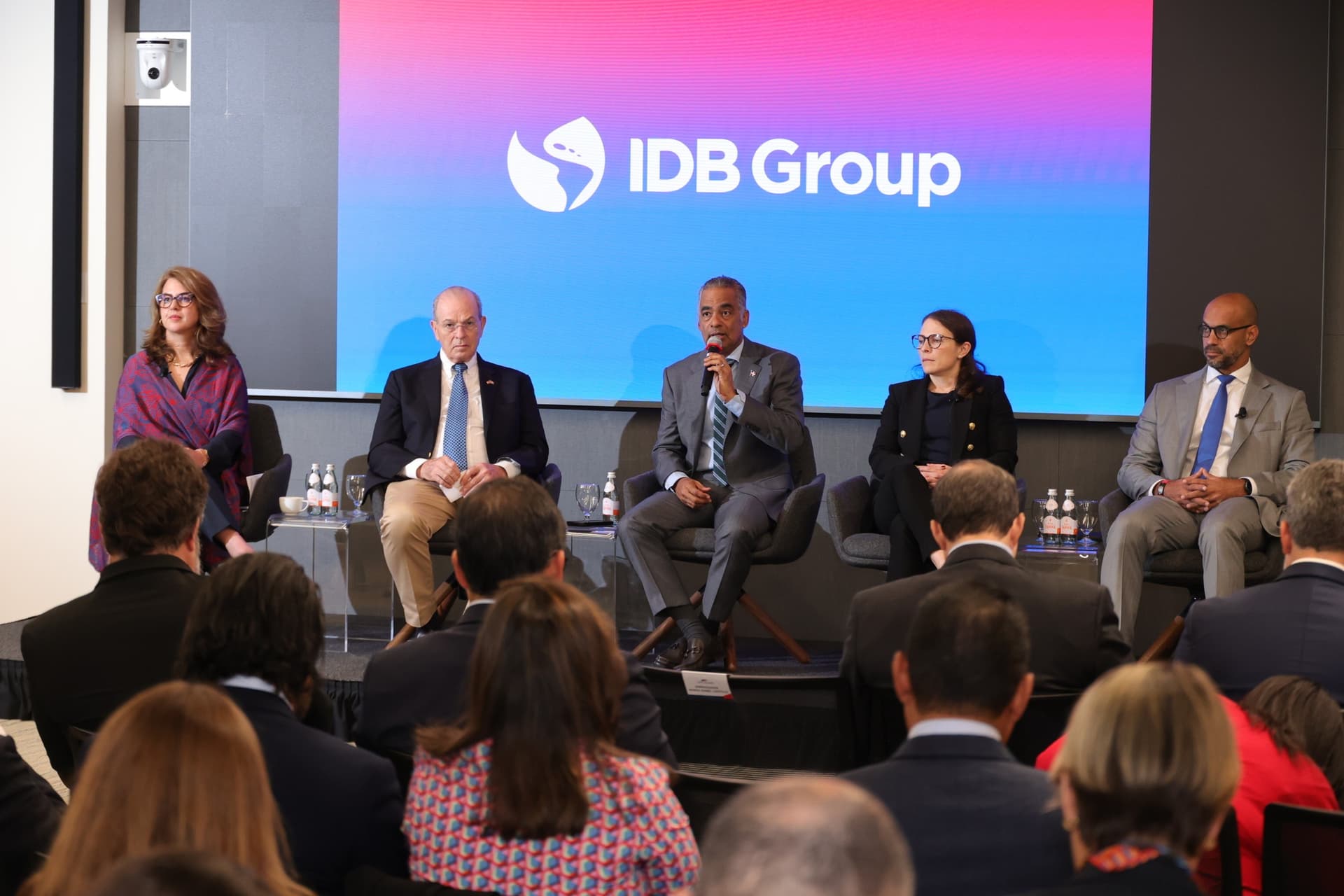 Fotografía 05 de la jornada de minerales críticos y energía de Semana Dominicana 2026
