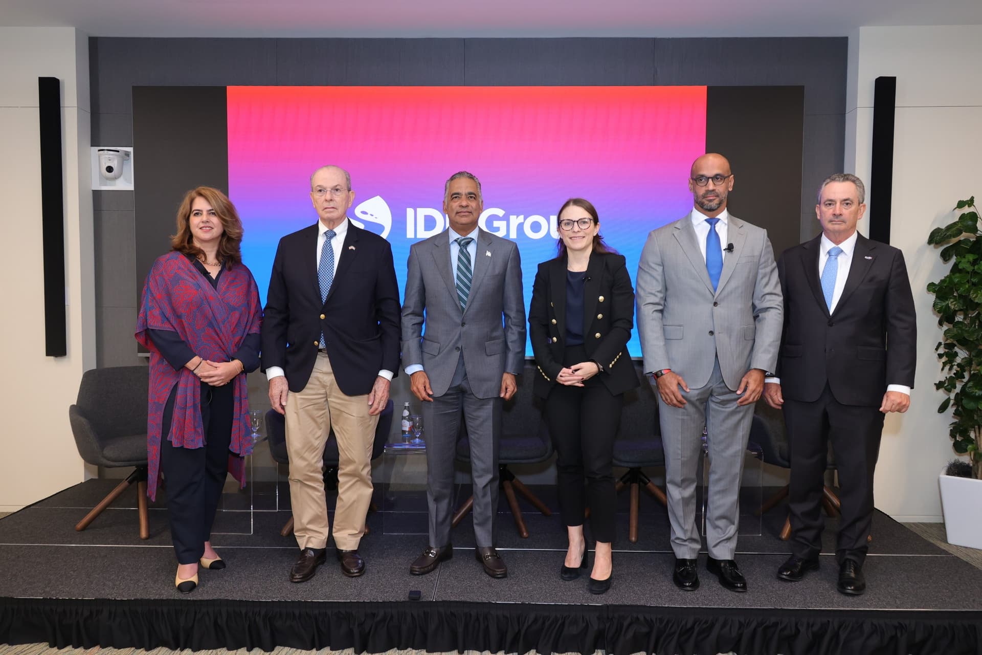 Fotografía 06 de la jornada de minerales críticos y energía de Semana Dominicana 2026